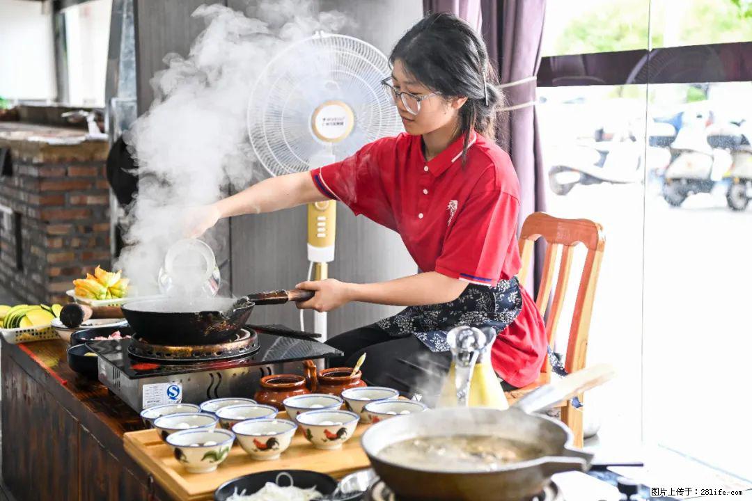 全网追的“扁担女孩”，找了一份暑假工，时薪12元 - 眉山生活资讯 - 眉山28生活网 ms.28life.net